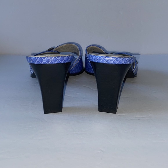 Franco Sarto baby blue 2 1/2 inch open toed mules - Picture 2 of 6